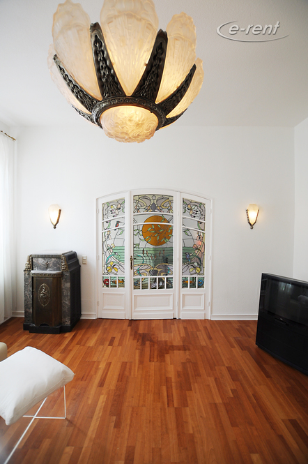 Elegant möblierte und geräumige Altbauwohnung in Düsseldorf-Derendorf