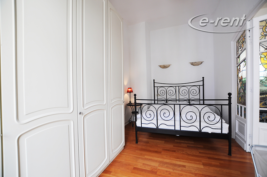 Elegant möblierte und geräumige Altbauwohnung in Düsseldorf-Derendorf