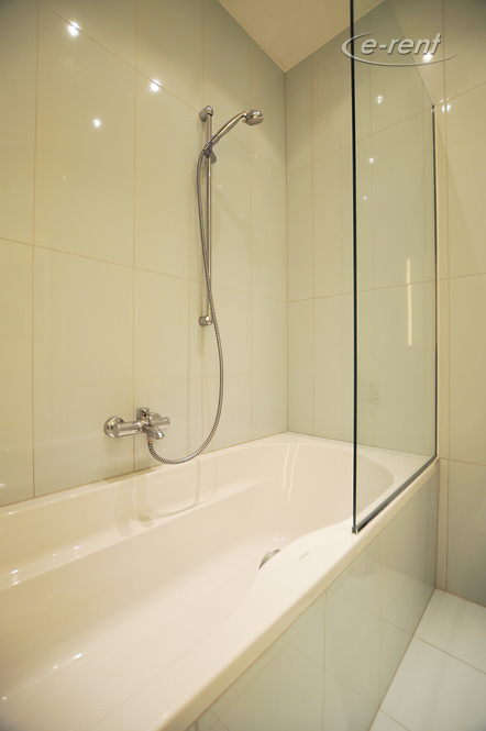 Elegant möblierte und geräumige Altbauwohnung in Düsseldorf-Derendorf