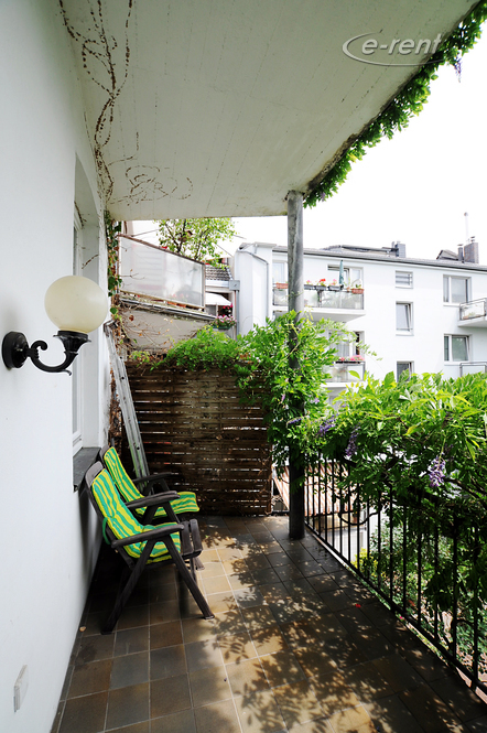 Elegant möblierte und geräumige Altbauwohnung in Düsseldorf-Derendorf