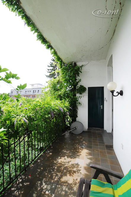 Elegant möblierte und geräumige Altbauwohnung in Düsseldorf-Derendorf