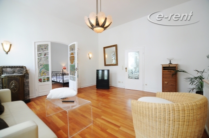 Elegant möblierte und geräumige Altbauwohnung in Düsseldorf-Derendorf