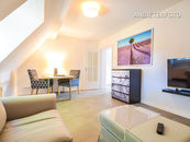 Modern möblierte Wohnung mit Dachschrägen in Düsseldorf-Wersten