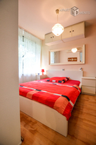 Modernly furnished and centrally located apartment with small garden in Düsseldorf-Düsseltal