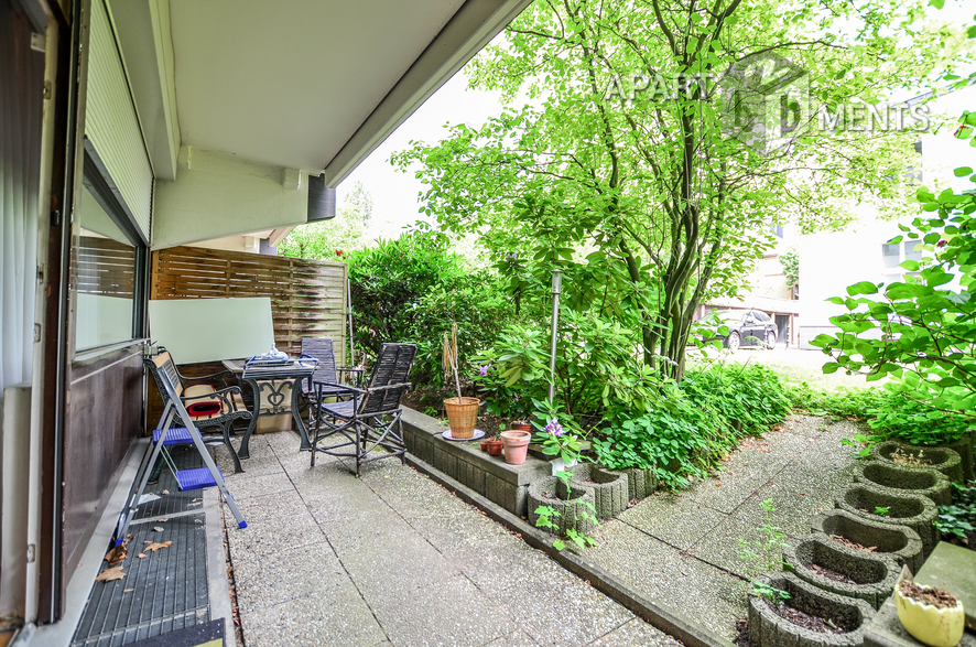 Modernly furnished and centrally located apartment with small garden in Düsseldorf-Düsseltal