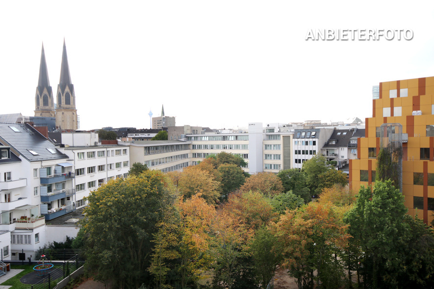 Möblierte und zentral gelegene Wohnung mit Terrasse in Düsseldorf-Stadtmitte