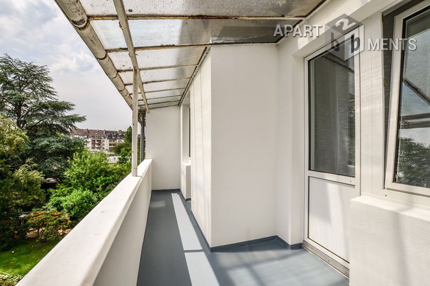 Modern furnished apartment with balcony in Düsseldorf-Wersten