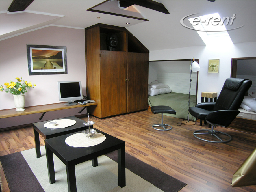 Modernly furnished and centrally located apartment in Düsseldorf-Stadtmitte