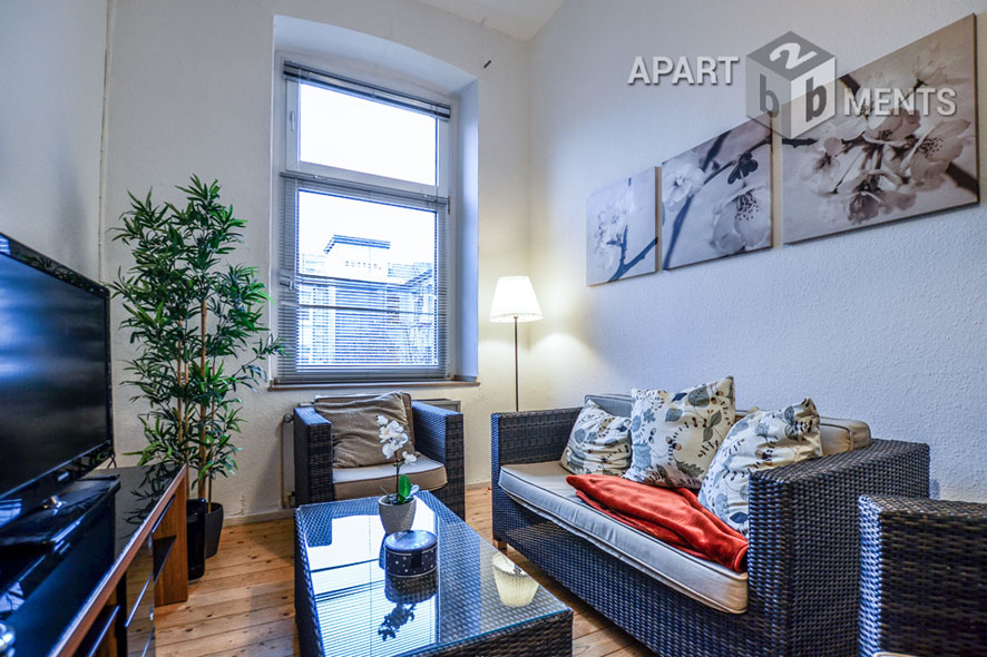 Modernly furnished apartment with high ceilings in Düsseldorf-Unterbilk
