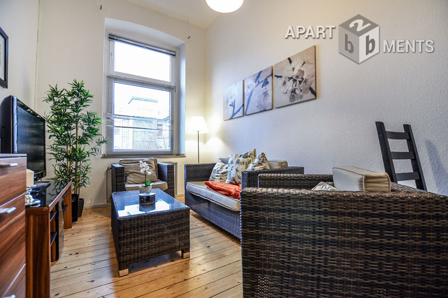Modern möblierte Wohnung mit hohen Decken in Düsseldorf-Unterbilk