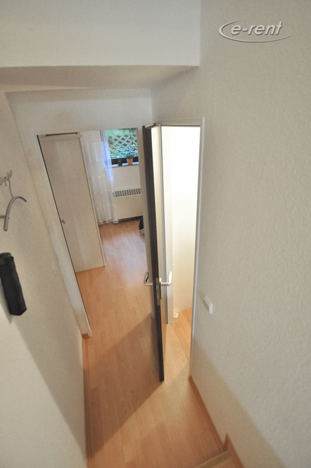 Modern möblierte und verkehrsgünstige Wohnung mit Terrasse in Monheim-Baumberg