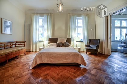 High-quality furnished and spacious apartment in an old-style building in Düsseldorf-Unterbilk