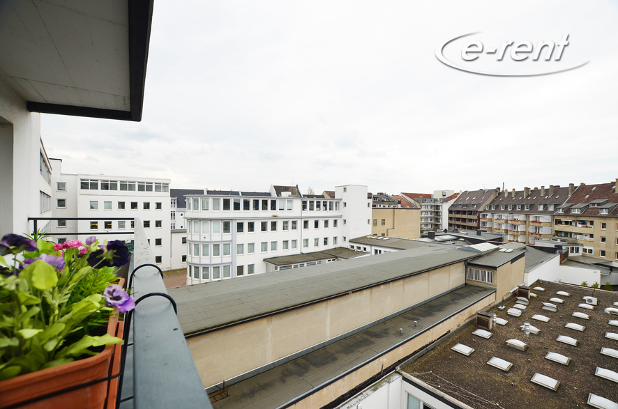 Modern möbliertes und helles Apartment mit Balkon in Düsseldorf-Bilk