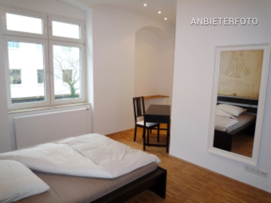 Modern möblierte Wohnung mit Altbau-Flair in Düsseldorf-Unterbilk direkt am Medien-Hafen