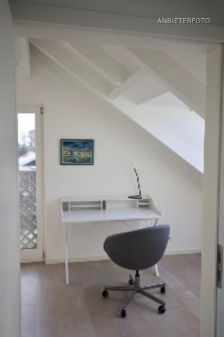 In modernem Design möblierte neue Villa mit großer uneinsehbarer Terrasse in Neuss-Holzheim