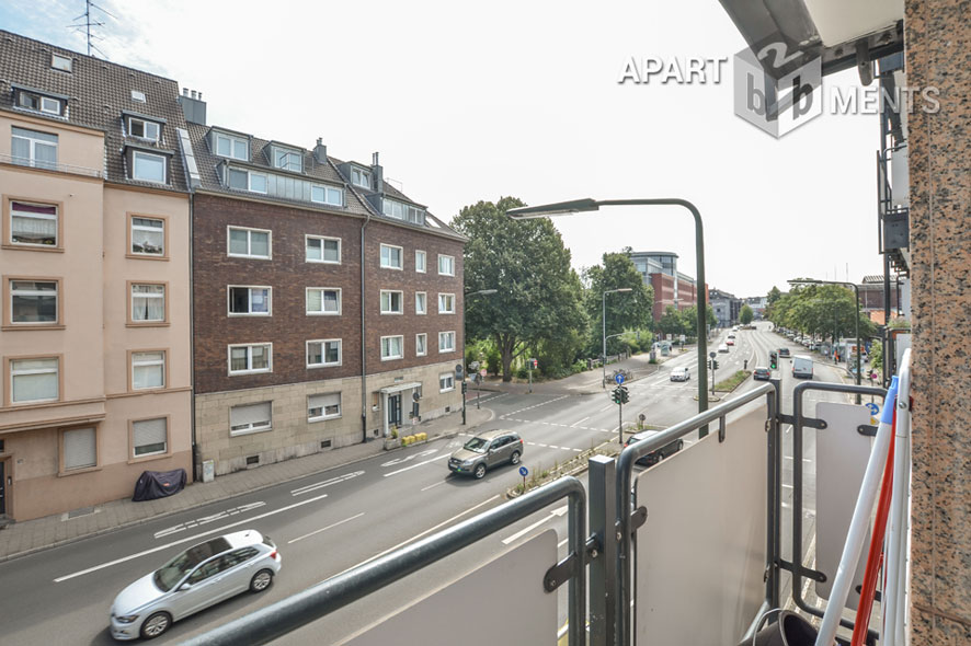 Stylisch möblierte Wohnung mit kleinem Balkon in zentraler Lage in Düsseldorf-Bilk