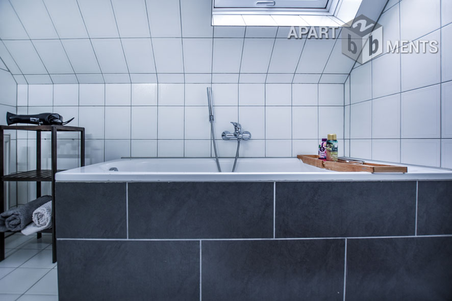 Möblierte und lichtdurchflutete Maisonettewohnung im Süden von Hilden