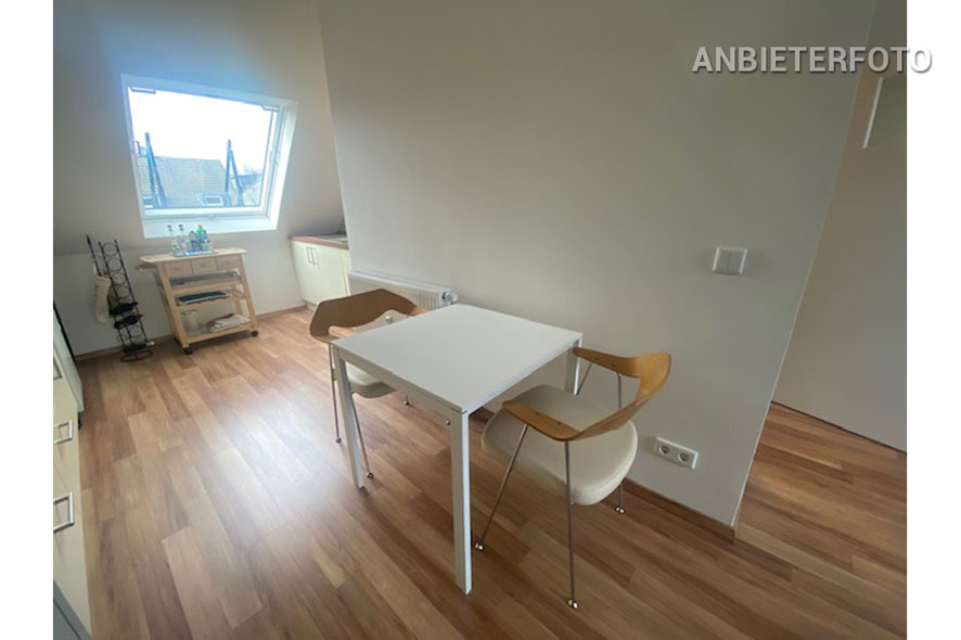 Möbliertes und helles Dachgeschossapartment in Düsseldorf-Düsseltal