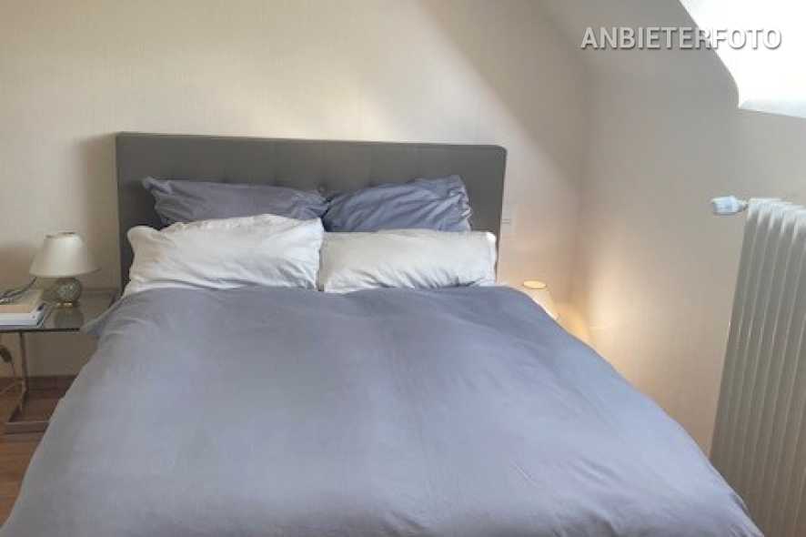 Möbliertes und helles Dachgeschossapartment in Düsseldorf-Düsseltal