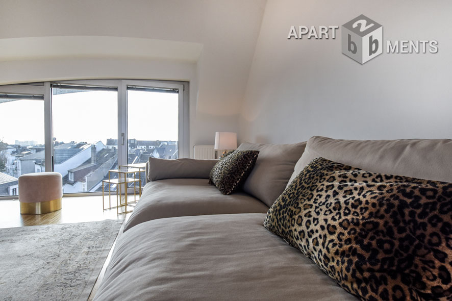 Möblierte und exklusive Penthousewohnung im Maisonettestil in Düsseldorf-Oberkassel
