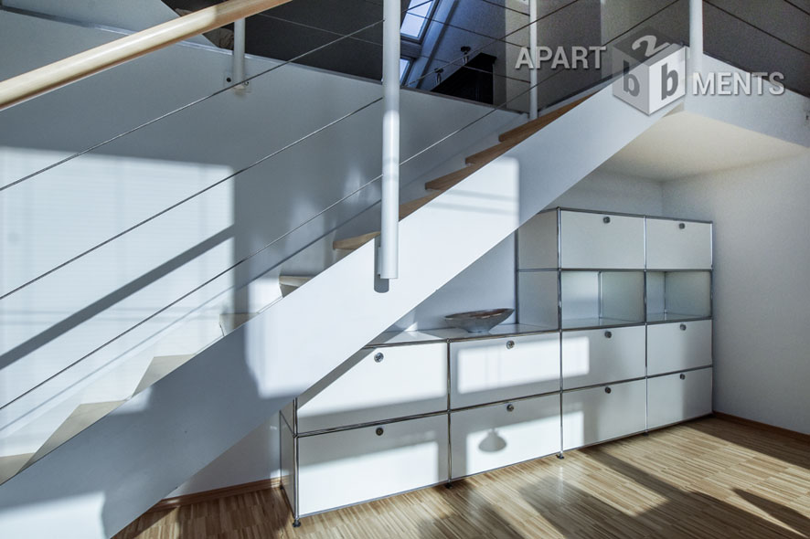 Möblierte und exklusive Penthousewohnung im Maisonettestil in Düsseldorf-Oberkassel