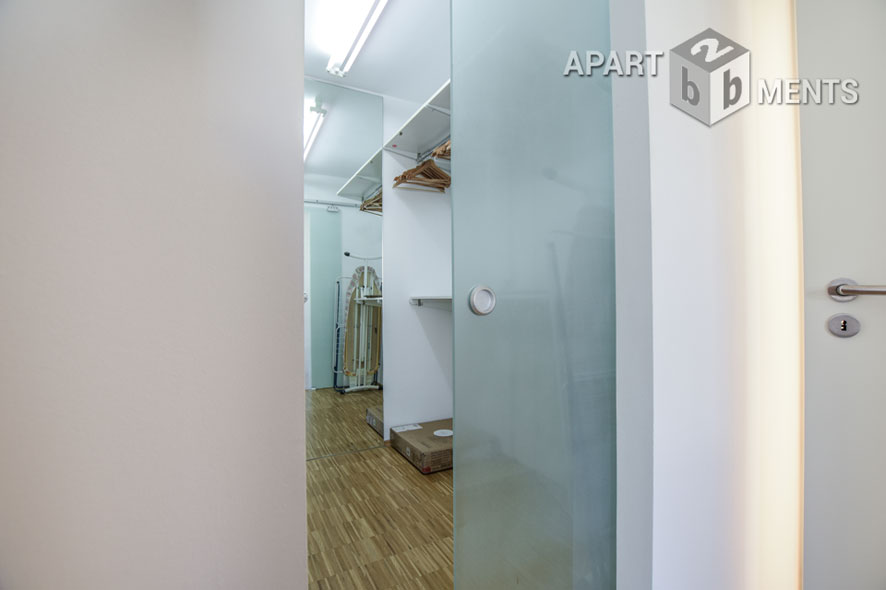 Möblierte und exklusive Penthousewohnung im Maisonettestil in Düsseldorf-Oberkassel
