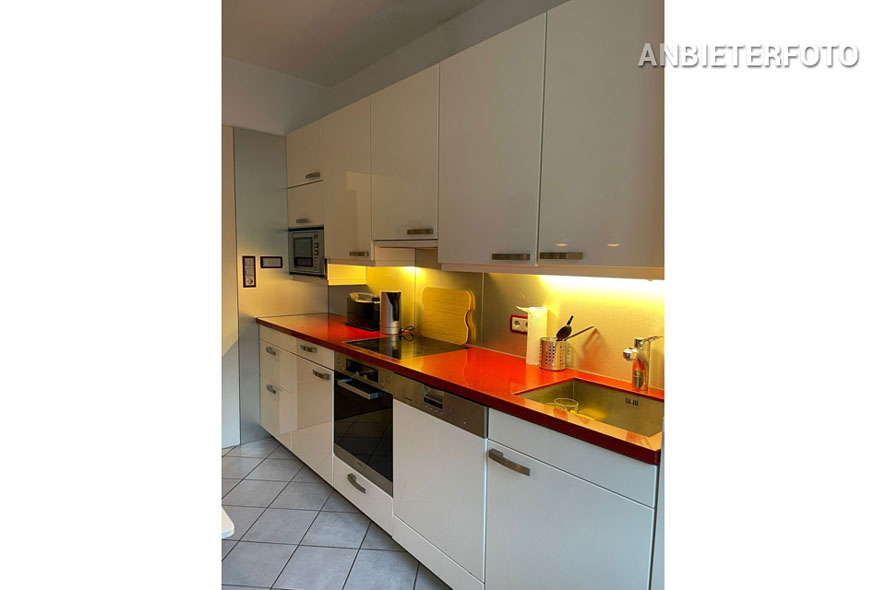 Möblierte und geräumige Wohnung mit Balkon in Düsseldorf-Eller