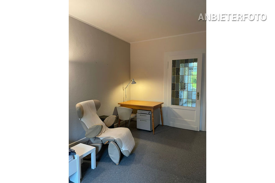 Möblierte und geräumige Wohnung mit Balkon in Düsseldorf-Eller