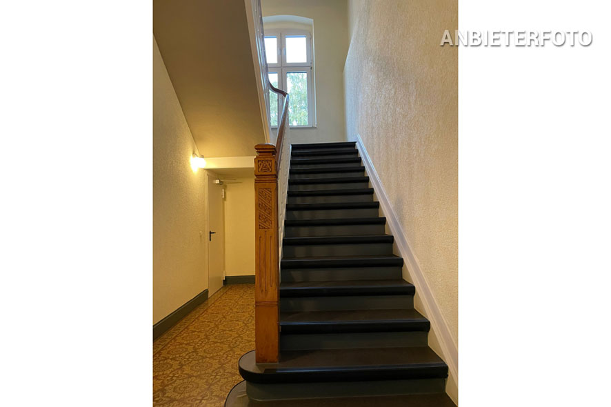 Möblierte und geräumige Wohnung mit Balkon in Düsseldorf-Eller