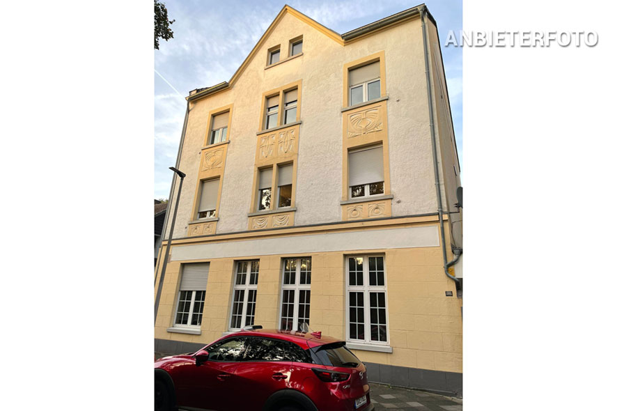 Möblierte und geräumige Wohnung mit Balkon in Düsseldorf-Eller