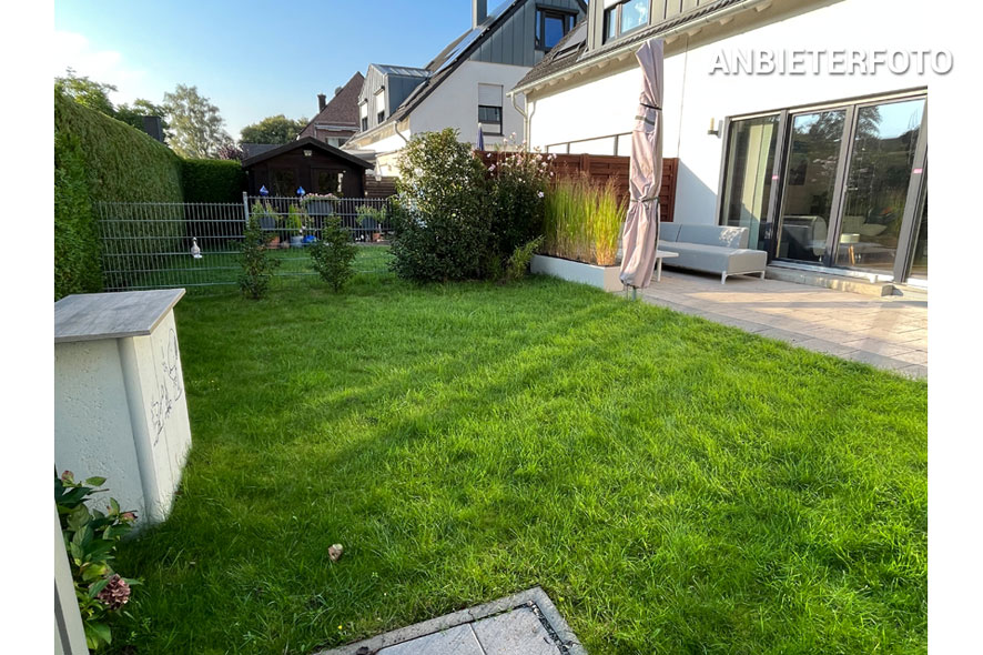 Furnished detached house with its own wallbox in Neuss-Vogelsang