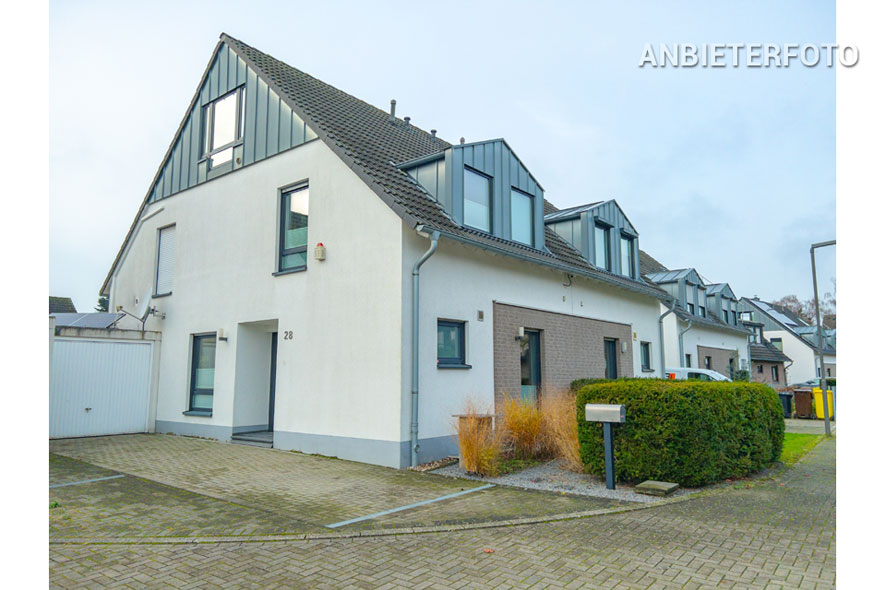 Furnished detached house with its own wallbox in Neuss-Vogelsang