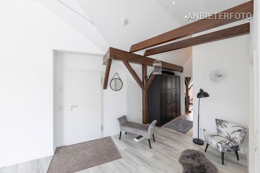 Geräumige Luxuswohnung möbliert und mit Dachterrasse und Whirlpool in Düsseldorf-Düsseltal