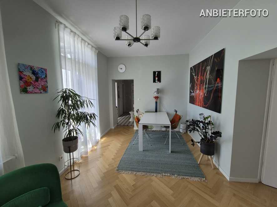 Möblierte Wohnung mit Balkon in Düsseldorf-Stadtmitte