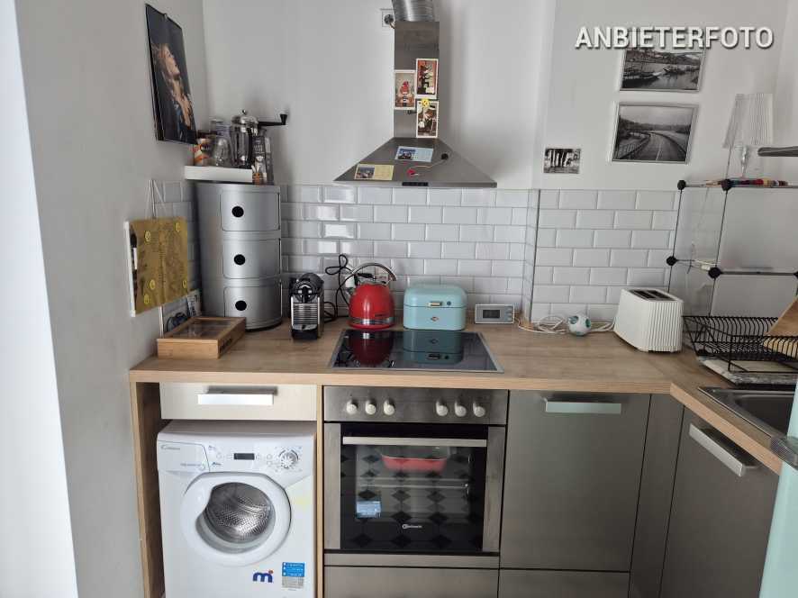 Möblierte Wohnung mit Balkon in Düsseldorf-Stadtmitte