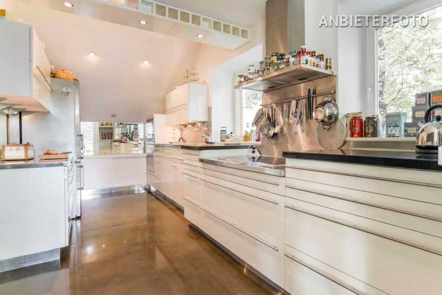 Furnished luxury penthouse with a view of the Rhine in Düsseldorf-Golzheim