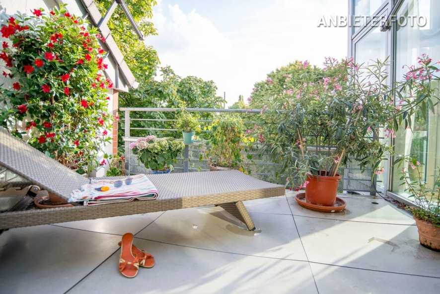 Furnished luxury penthouse with a view of the Rhine in Düsseldorf-Golzheim