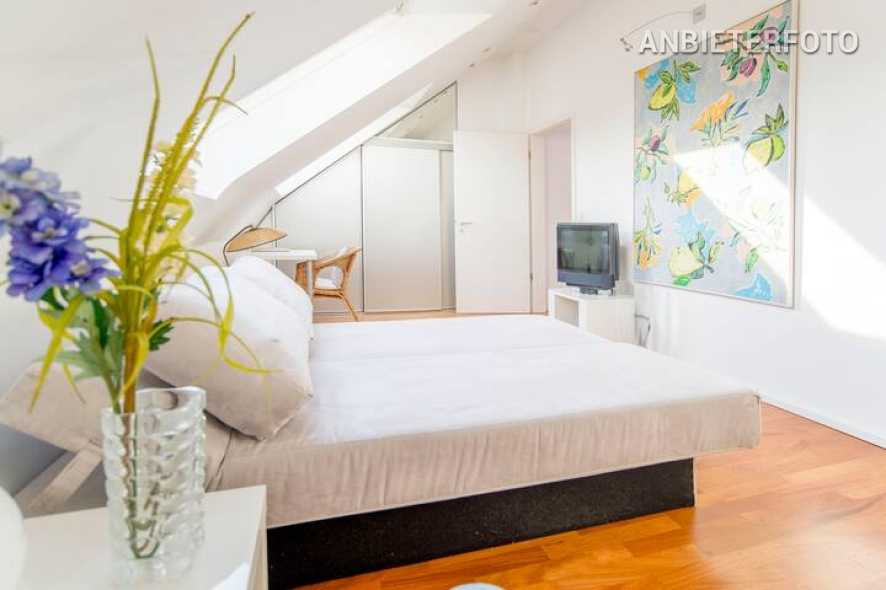 Furnished luxury penthouse with a view of the Rhine in Düsseldorf-Golzheim
