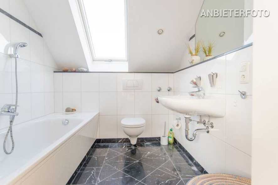 Furnished luxury penthouse with a view of the Rhine in Düsseldorf-Golzheim