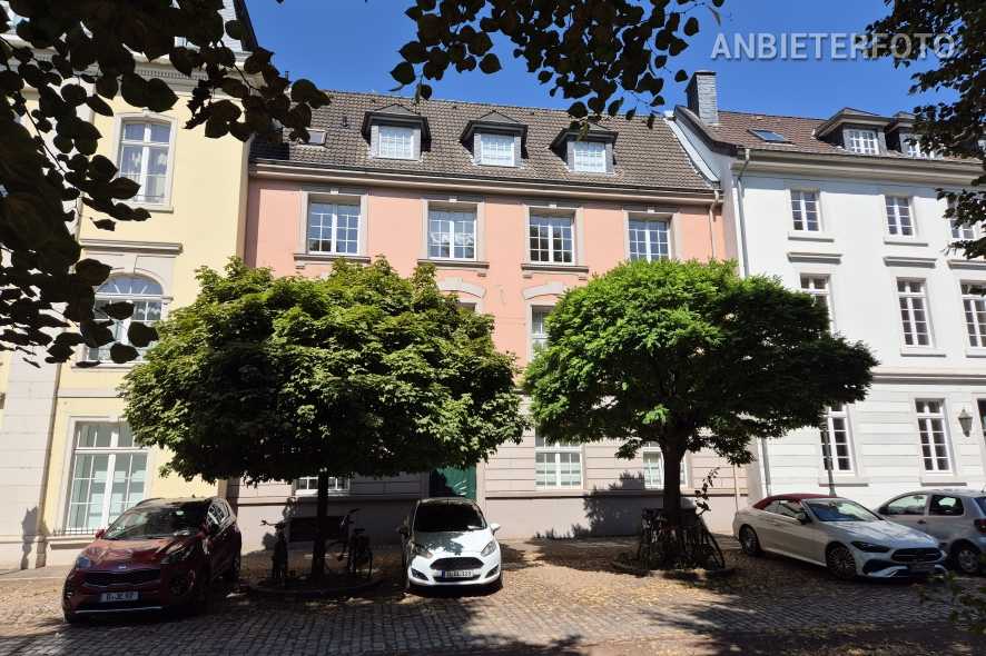 Exclusive apartment spacious and furnished in Düsseldorf-Carlstadt