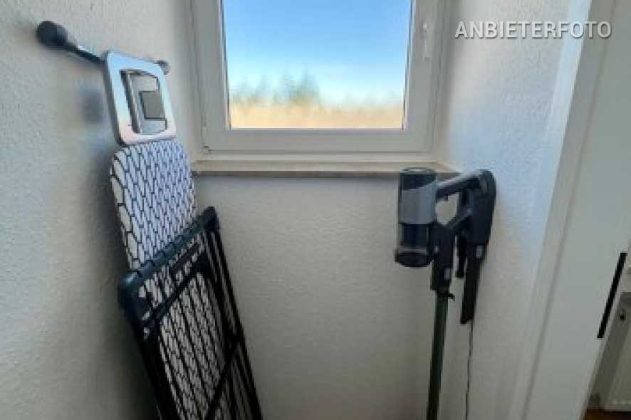 Geräumige 4-Zimmer-Wohnung möbliert und mit Balkon in Neuss-Vogelsang