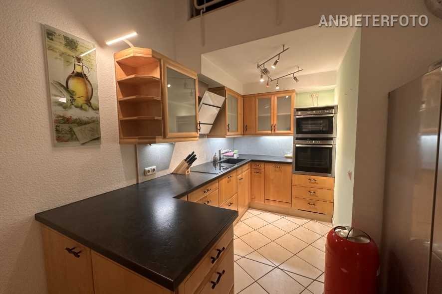 Möblierte Maisonettewohnung mit Südwest-Balkon in Düsseldorf-Rath