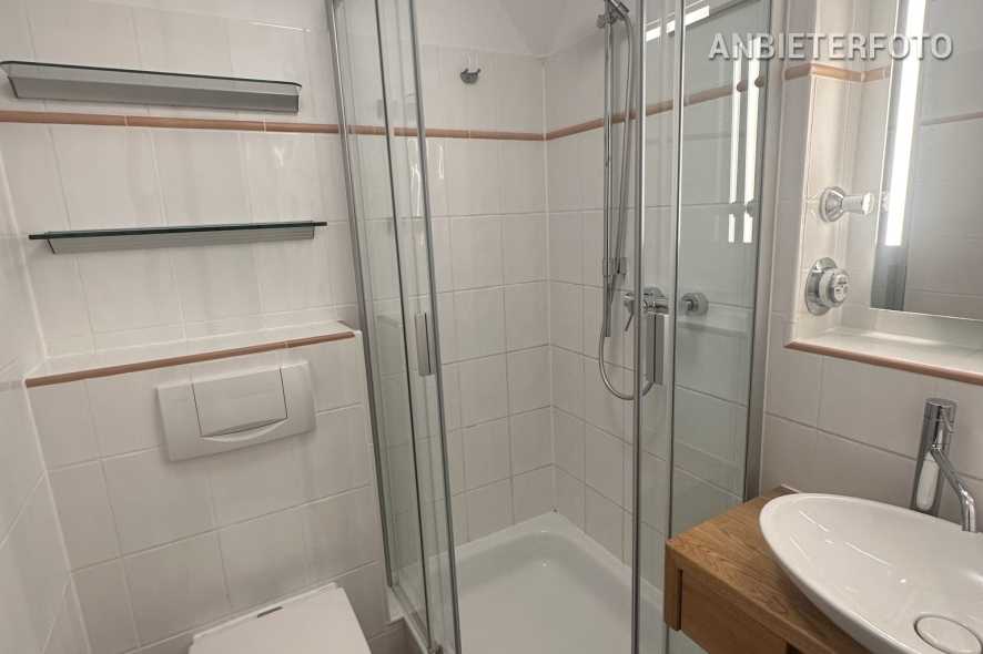 Möblierte Maisonettewohnung mit Südwest-Balkon in Düsseldorf-Rath