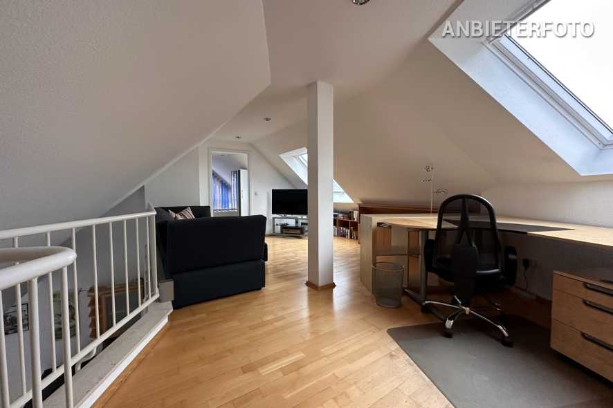Möblierte Maisonettewohnung mit Südwest-Balkon in Düsseldorf-Rath