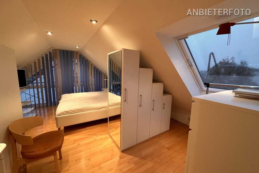 Möblierte Maisonettewohnung mit Südwest-Balkon in Düsseldorf-Rath