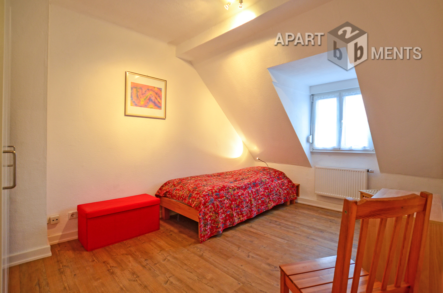 Furnished and well-kept attic apartment in central location of Bonn-Nordstadt