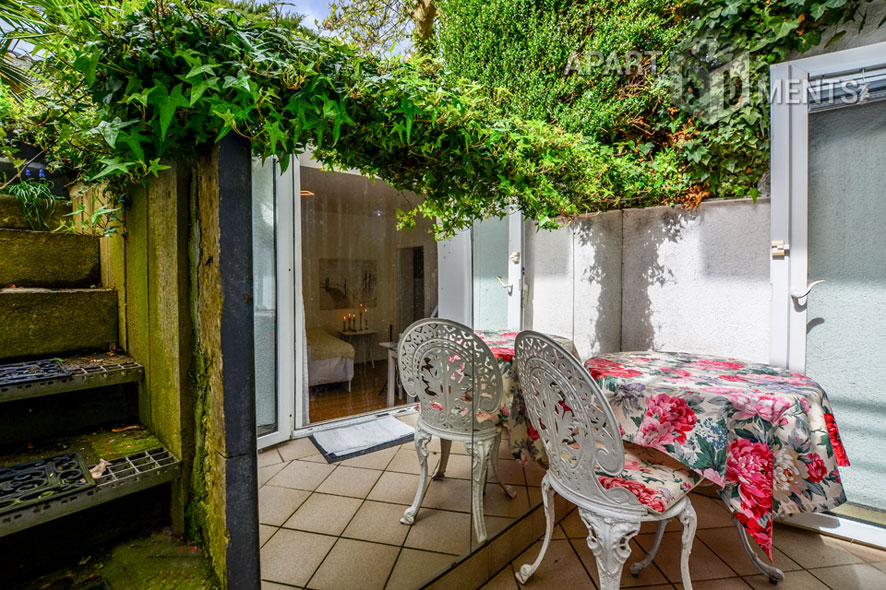 Möbliertes Mini-Apartment in traumhafter Lage am Rhein in Bonn-Castell