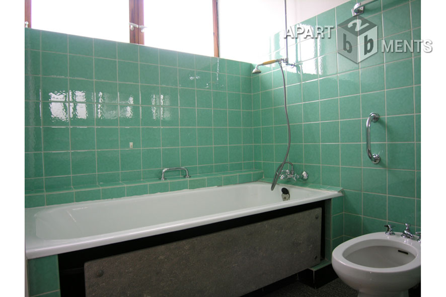 Möbliertes Zimmer mit eigenem Bad und Südbalkon in Sankt Augustin