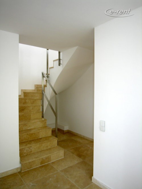Möblierte und geräumige Wohnung mit versetzten Ebenen in Bonn-Hochkreuz