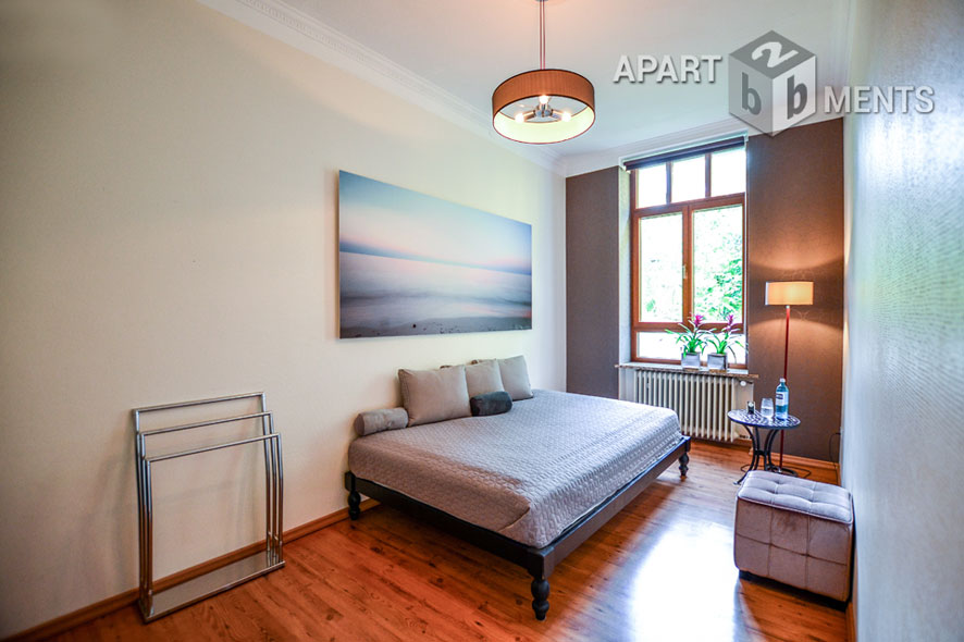 Möblierte Wohnung in frisch renoviertem Altbau in Rheinnähe in Bonn-Castell